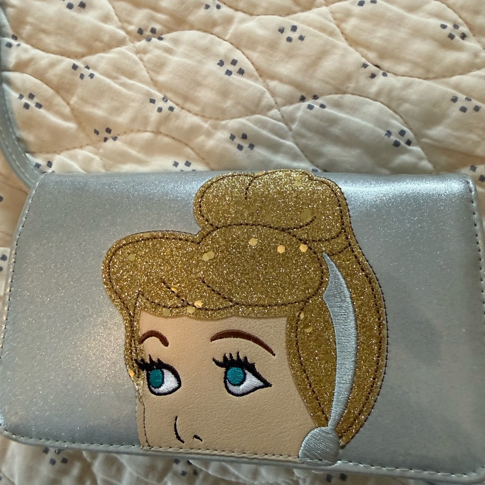 Danielle Nicole Disney Cinderella Wallet - Picture 2 of 8